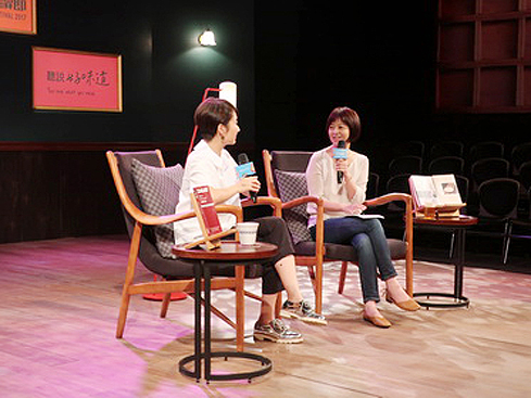 【講座】與餐廳相遇：葉怡蘭與Liz的貪吃指南｜2017華文朗讀節