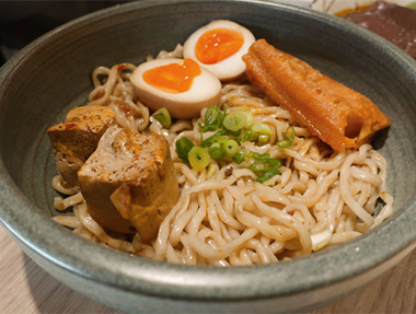 2025.04.23 老哥 雞肉飯．乾拌麵