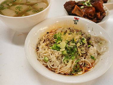 2025.04.22 南門市場美食廣場：史料味極、國賓炒飯麵、傳統豆花