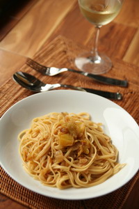 香鹹味美，黃蕃茄鯷魚義大利麵