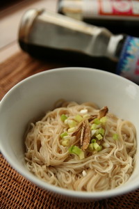 三分鐘!薑香黑麻油拌麵線