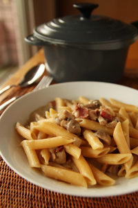 一鍋燒!培根蘑菇藍起司筆管麵