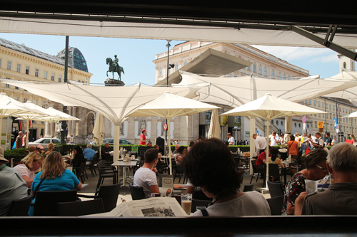 {旅人之窗}窗裡窗外,咖啡館