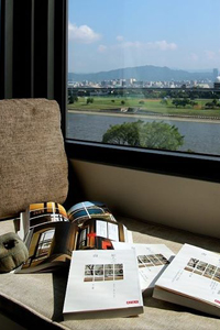 旅行,在一扇又一扇的窗畔 — 新作《旅人之窗》序