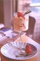 酸甜可口的草莓慕斯杯(2001.05.29)