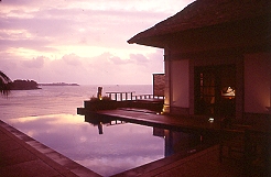 雨季裡的島嶼度假哲學(上) (2003.08.08)